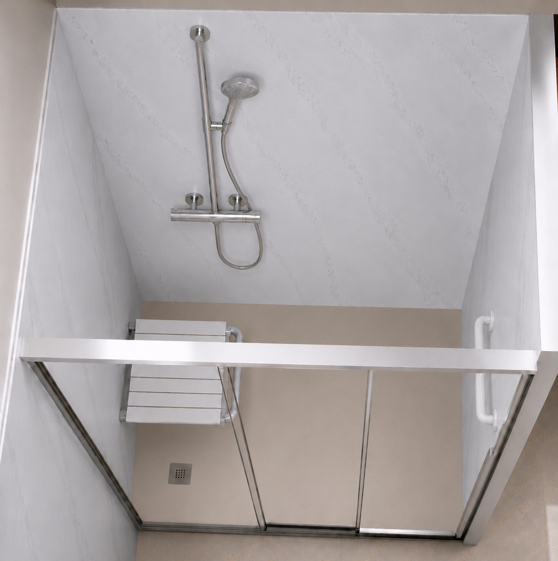 Projet 6, grande douche PMR avec siège rabattable